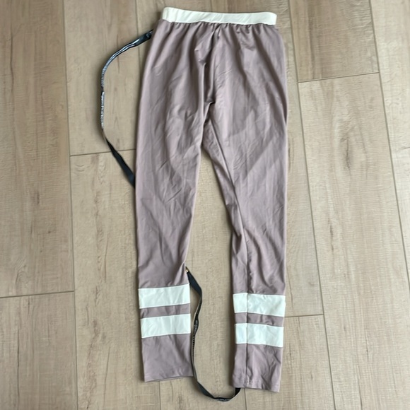 NWT Pretty Little Thing Yoga Bra Pant Set - Picture 6 of 6